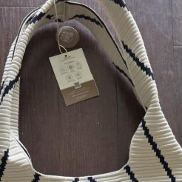 Vivaia Wallace tote bag NWT - Picture 3 of 3